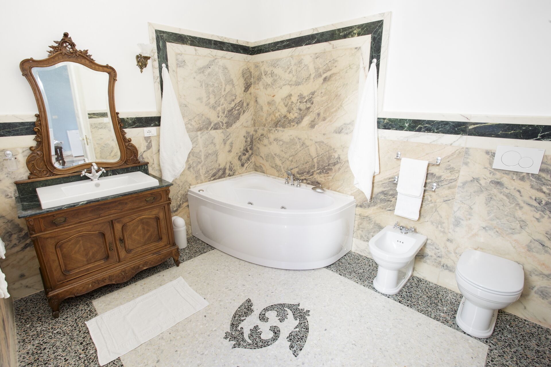 Villa degli Angeli - room with jacuzzi Carlo V