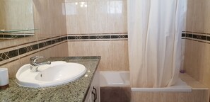 Combined shower/tub, hair dryer, bidet, towels