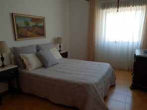 1 bedroom, iron/ironing board, internet, bed sheets