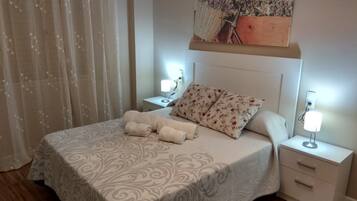 1 slaapkamer, een strijkplank/strijkijzer, wifi, beddengoed