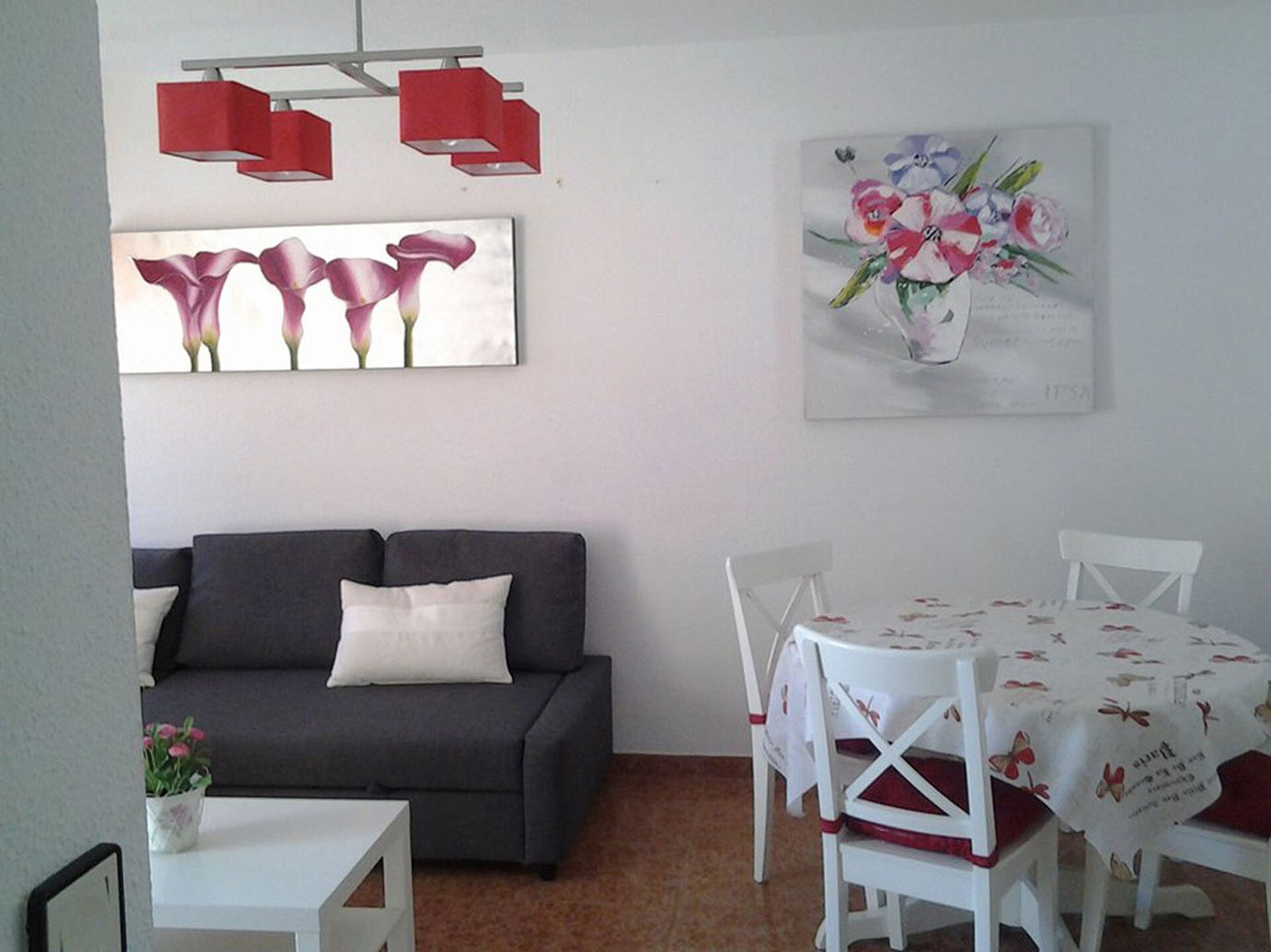 TV, bøker og stereoanlegg