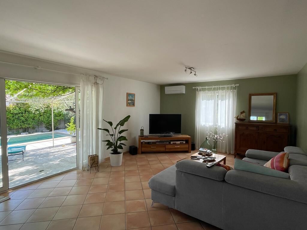 Villa with garden and swimming pool very quiet residence: just the cicadas