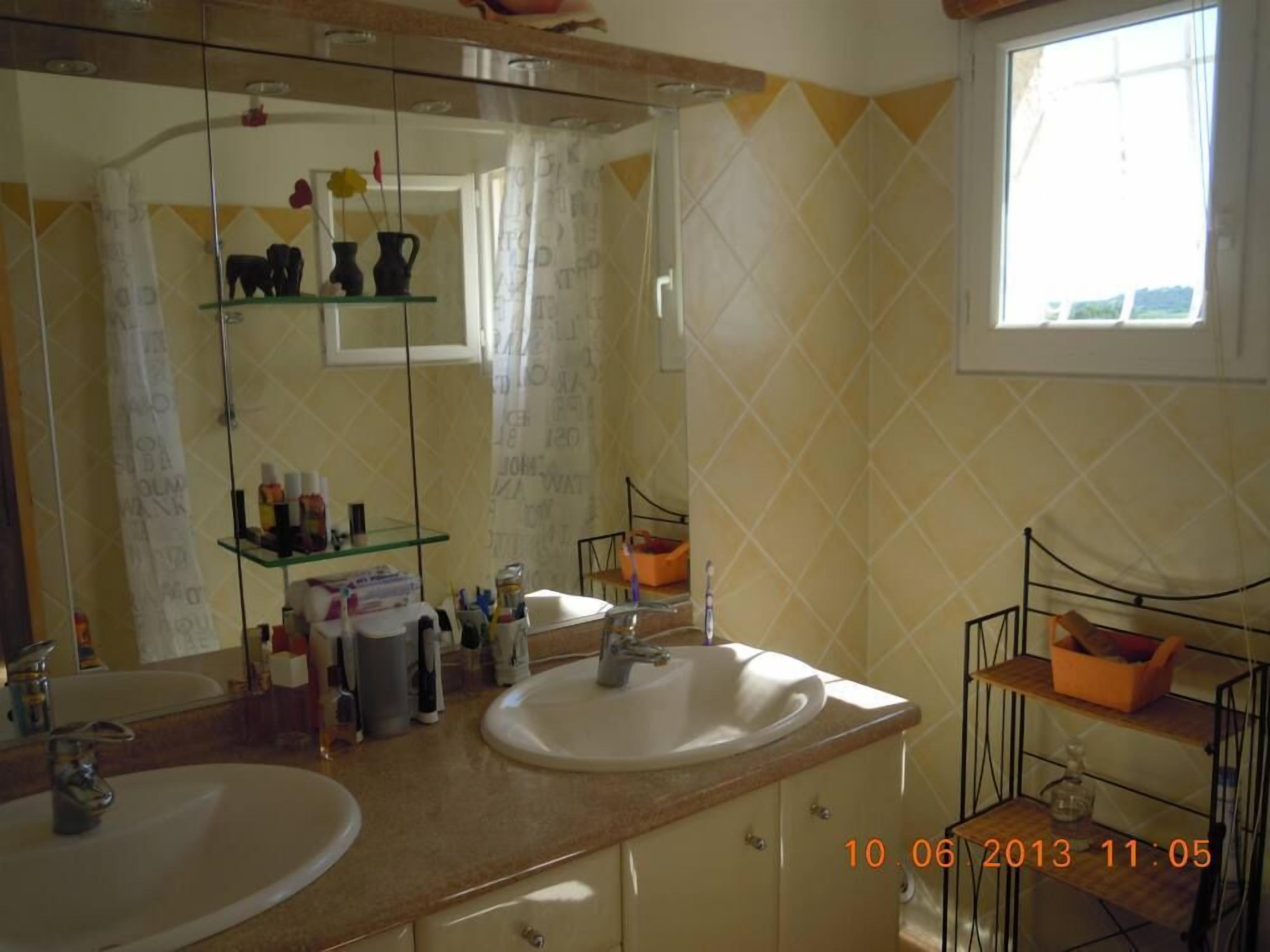 Villa with garden and swimming pool very quiet residence: just the cicadas