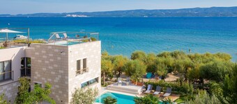 Beachfront Villa Flores: Luxury with Indoor/Outdoor Pools, Rooftop Jacuzzi