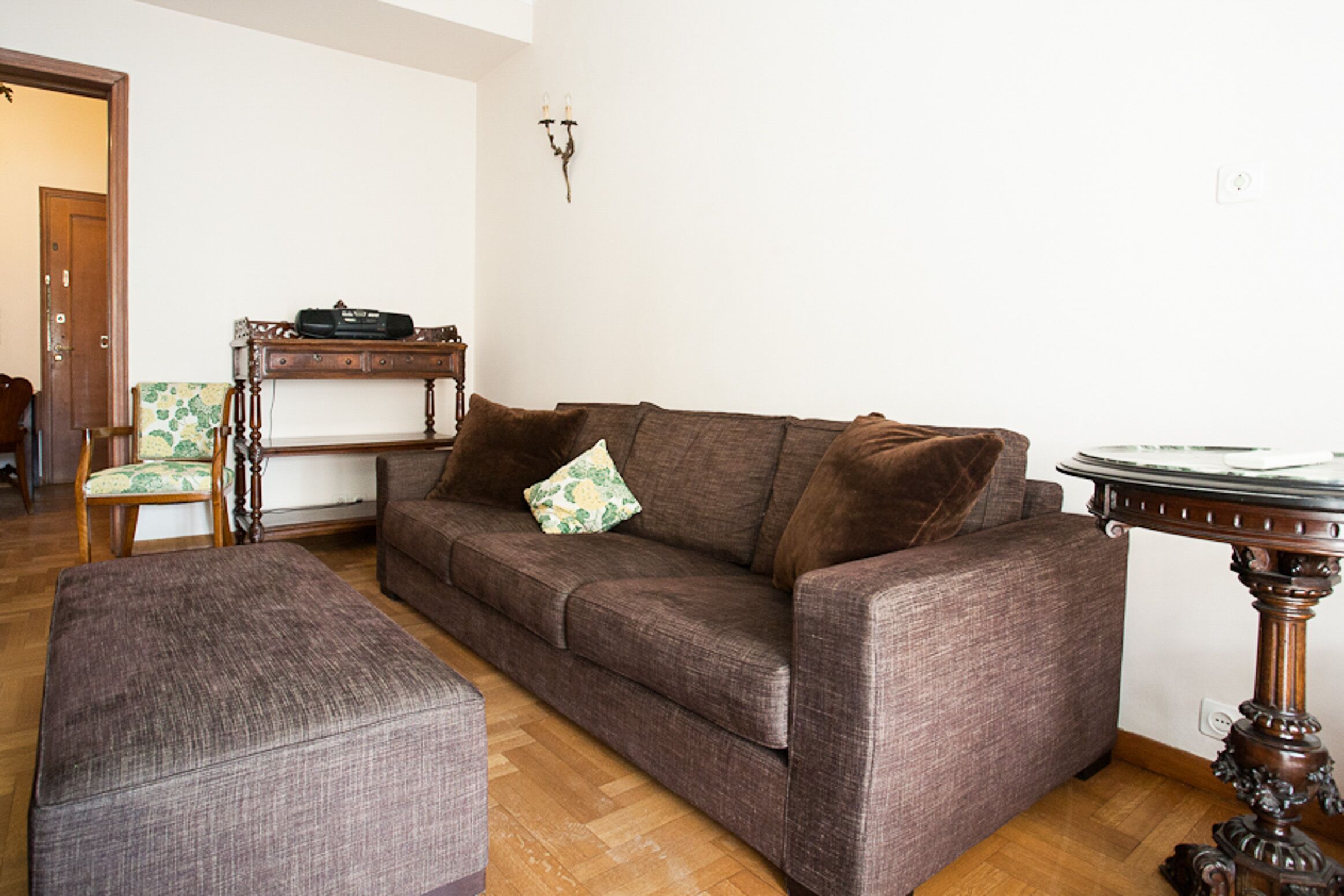 Athen s heart Plaka area, 2 minutes walk to metro