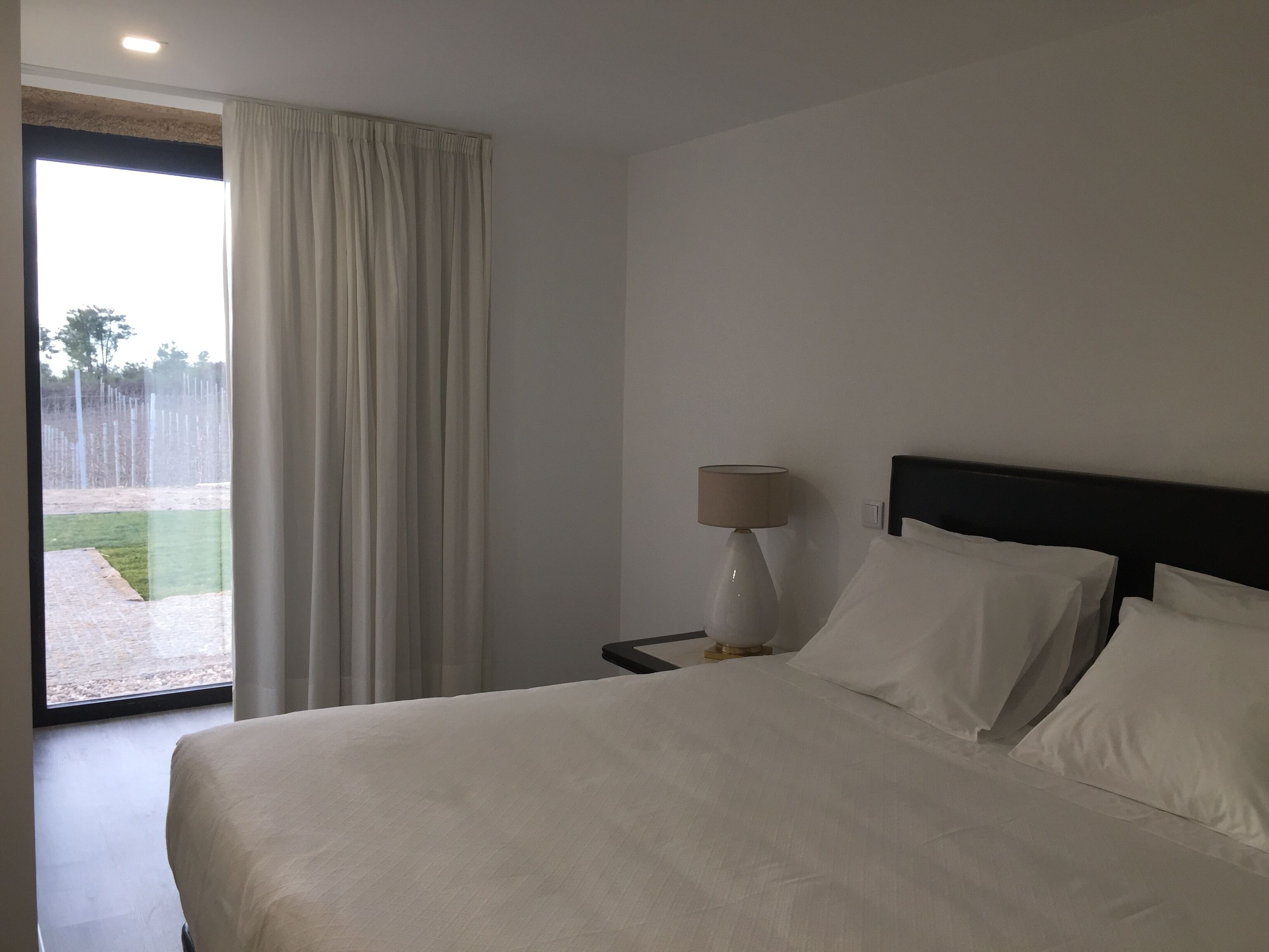 5 bedrooms, desk, soundproofing, iron/ironing board