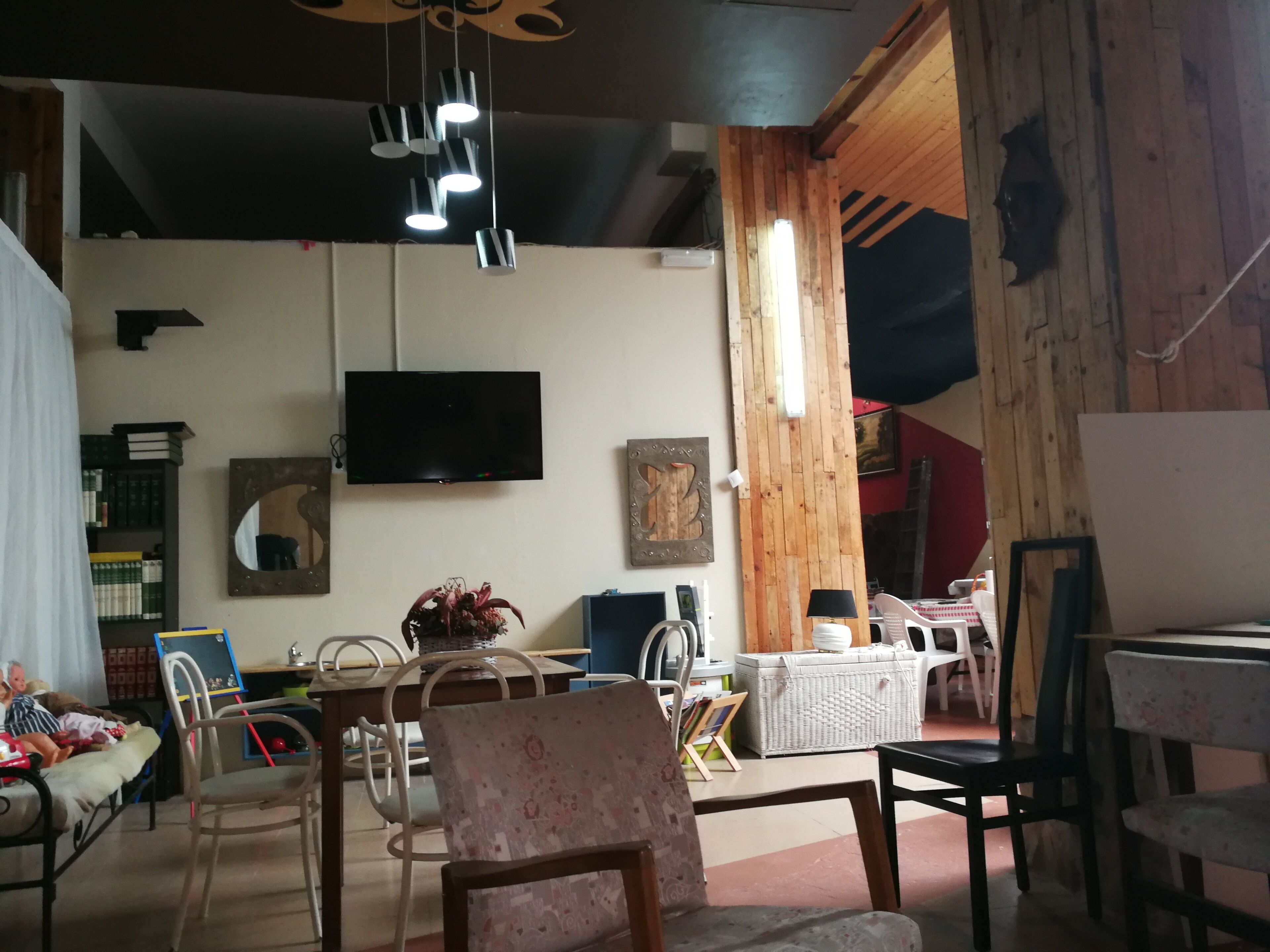 Room -The Drago House