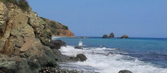 Manoleas Taverna & Rooms to Let 