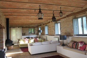 TV, fireplace, ping pong