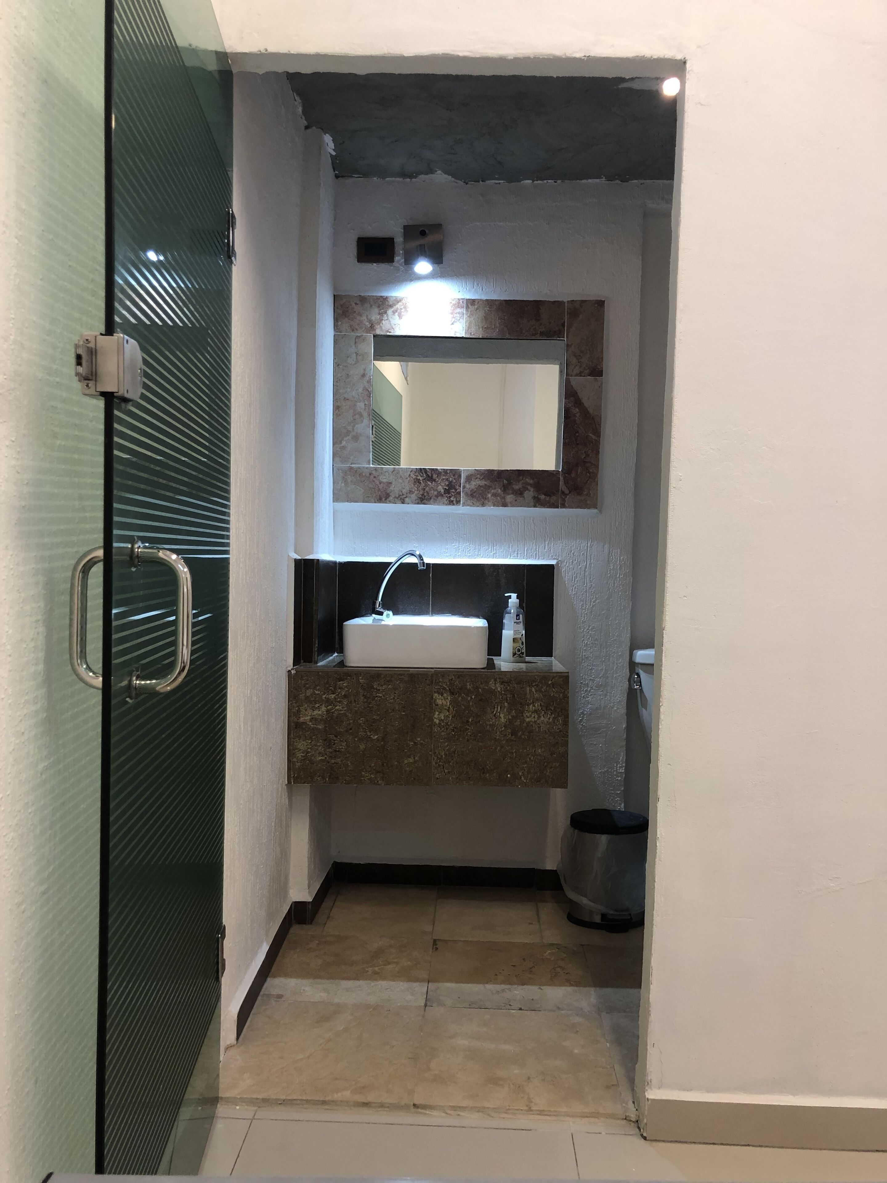 Haartrockner, Handtücher, Seife, Shampoo