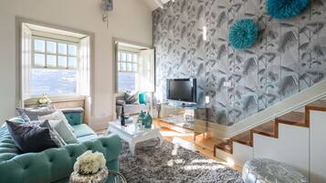 Smart TV, books, stereo