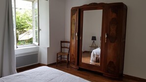 1 camera, ferro/asse da stiro, Wi-Fi