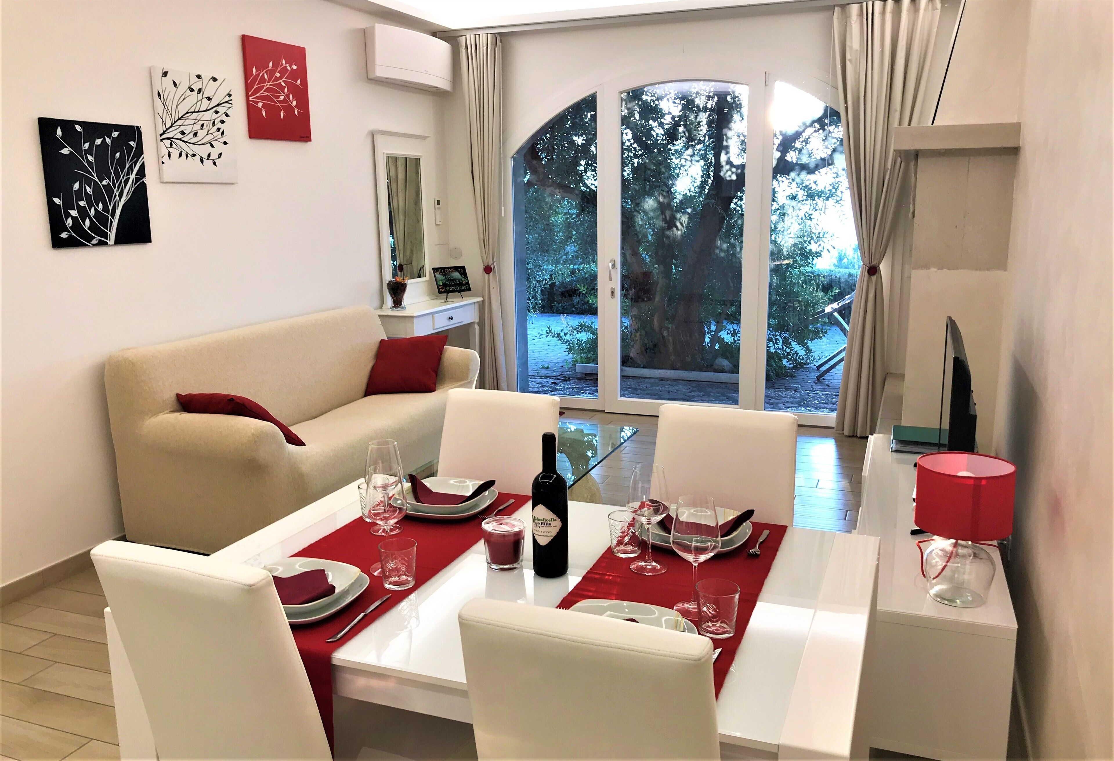 Appartamento familiare, 1 camera da letto, vista collina (Panorama) | Area soggiorno | TV a schermo piatto, lettore DVD