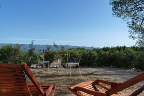 Terrace/patio - Superb contemporary villa enjoying a magnificent view of the Luberon. (Mallemort)