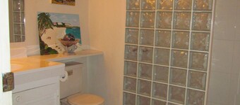 Spacious 2 Bed 2 Bath Condo Across From The Beach