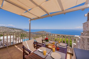 Outdoor dining - STONE BUILT LUXURY VILLA WITH PRIVATE POOL AND SEA VIEW (Zakynthos)