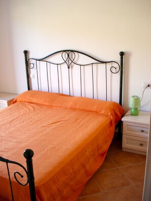 1 habitación, tabla de planchar con plancha y wifi 