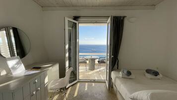 1 makuuhuone, tallelokero huoneessa, silitysrauta/-lauta