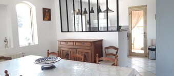 Bright contemporary villa, located on a hill overlooking the Rhone.