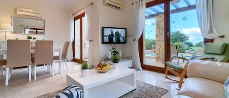Villa, 2 chambres | Coin séjour