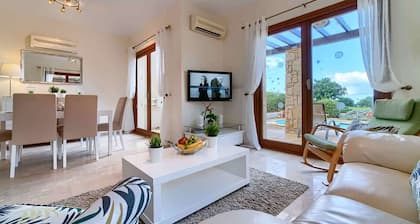 Lovely 2 bedroom Villa Kornos HG33 with private pool and golf course views, In the heart of Aphrodite Hills, near resort centre
