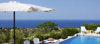 Indulge Yourselves! Perfect Location ~ Private Pool ~ Spectacular Panorama