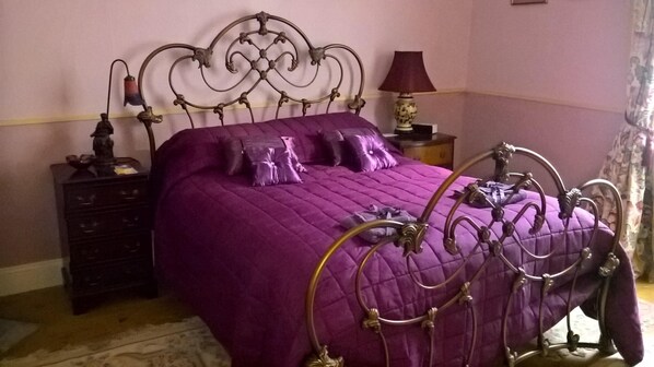 1 slaapkamer, een strijkplank/strijkijzer, wifi (toeslag), beddengoed