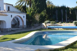 Een verwarmd zwembad