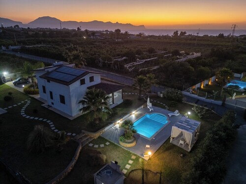 GIUSEPPE HOUSE WITH PRIVATE POOL 