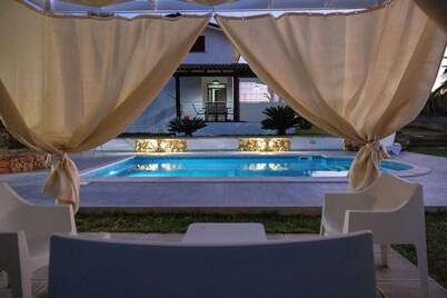 GIUSEPPE HOUSE WITH PRIVATE POOL 