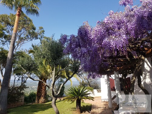Monte-Bougainvillea Holiday Apartments in central Algarve -CRAVOS-