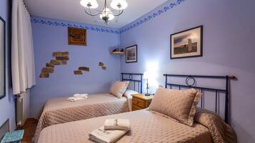 3 slaapkamers, een strijkplank/strijkijzer, reisbedje, gratis wifi