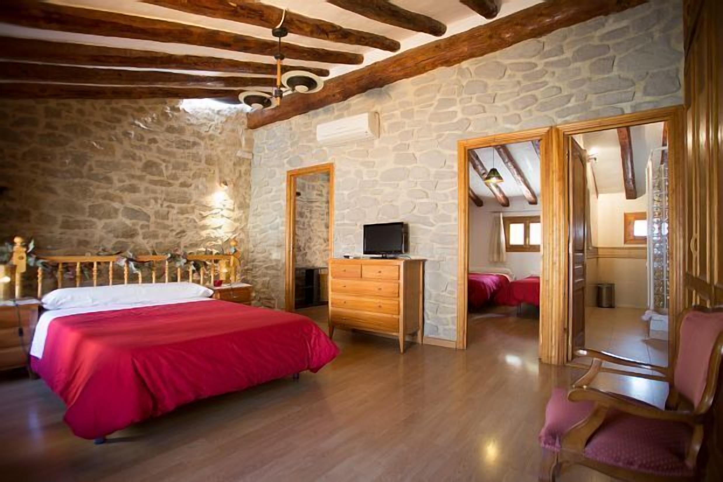 Self catering La Posada de Caseres for 6 people