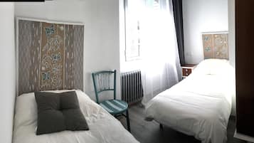 Bügeleisen/Bügelbrett, Internetzugang, Bettwäsche