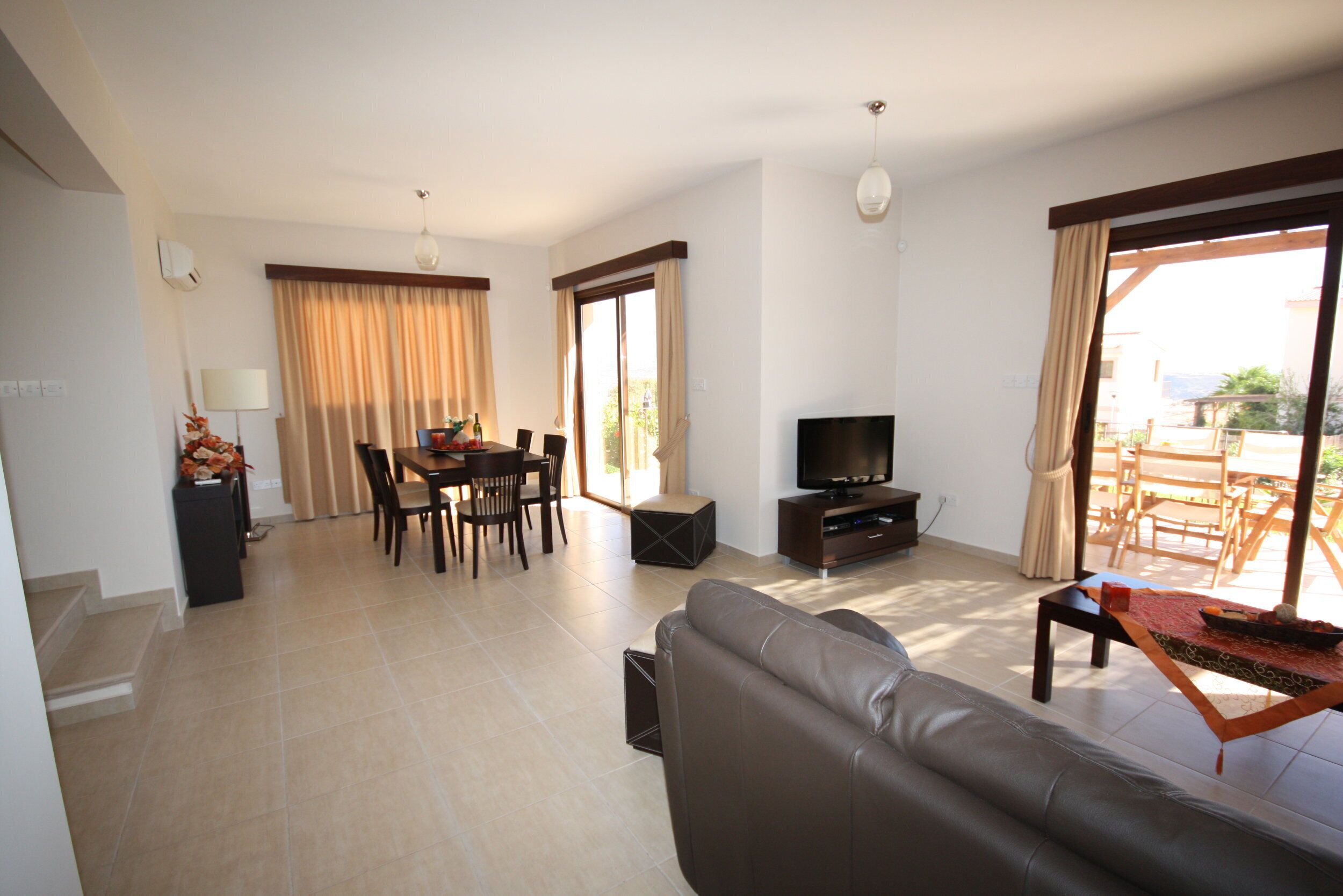 TV, DVD-spiller og stereoanlegg