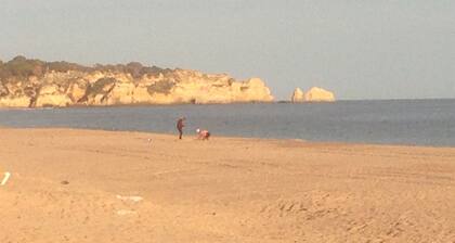 ALVOR- Villa prÚs de la plage et de la ville animée. Promenade à la plage, cafés, bars, restaurants