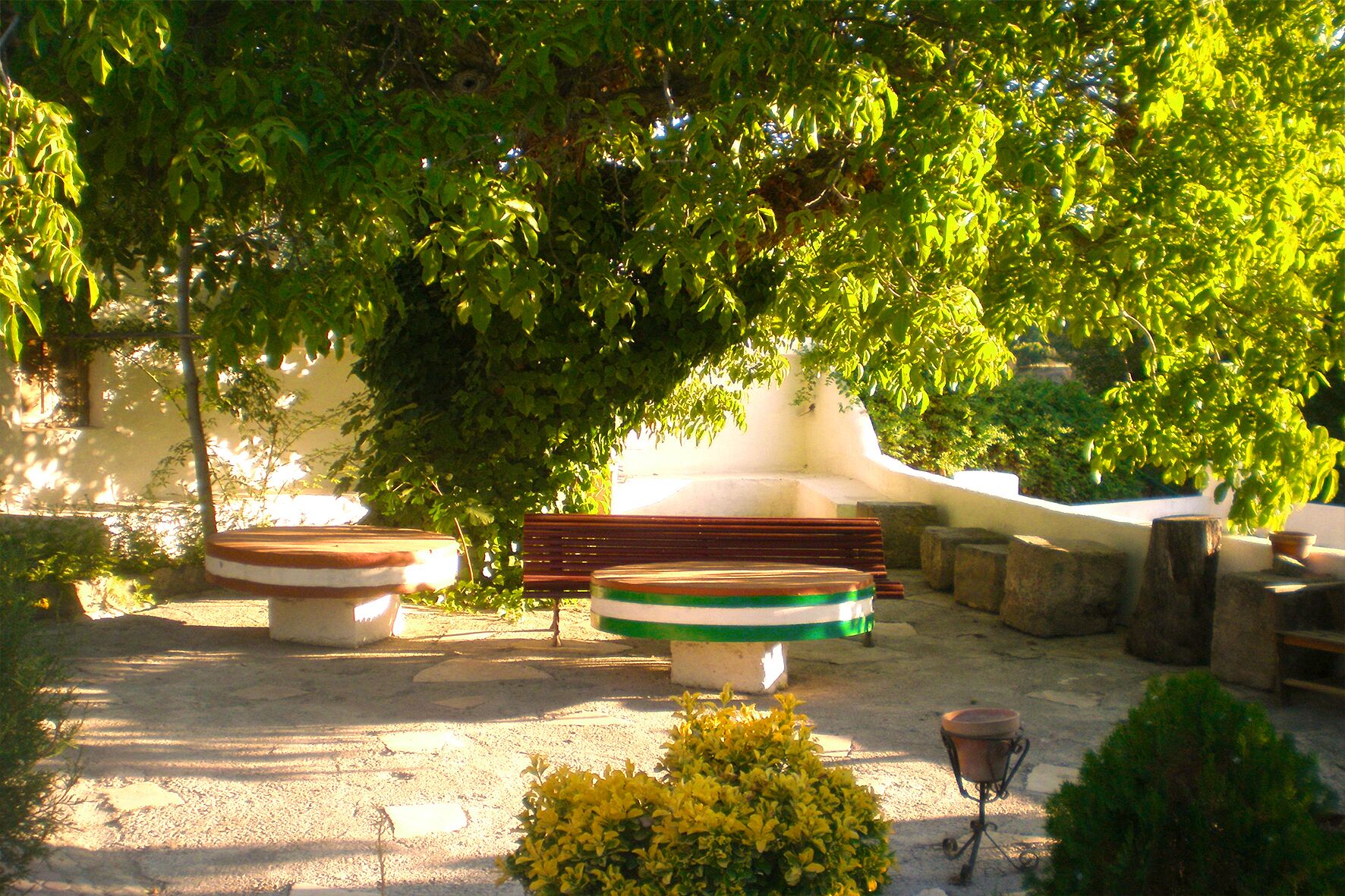 Castaño Apartment: the old house