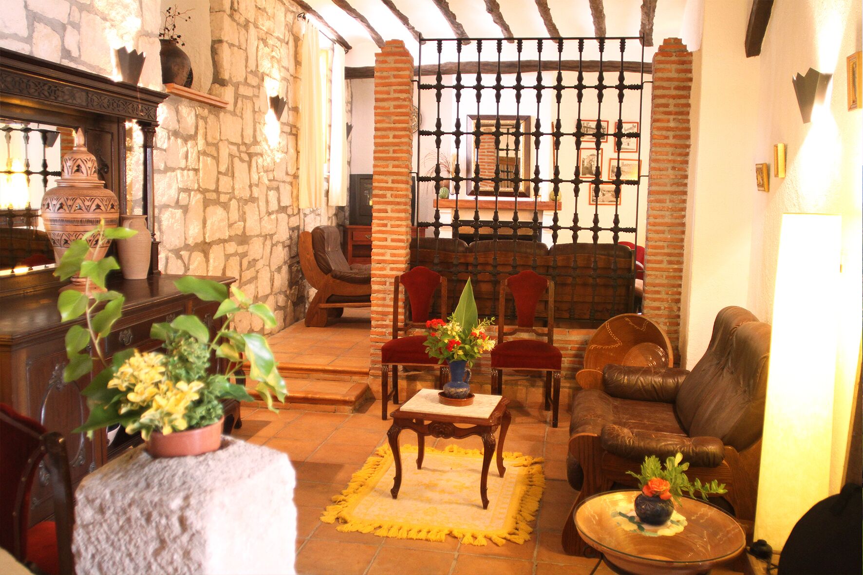 Castaño Apartment: the old house