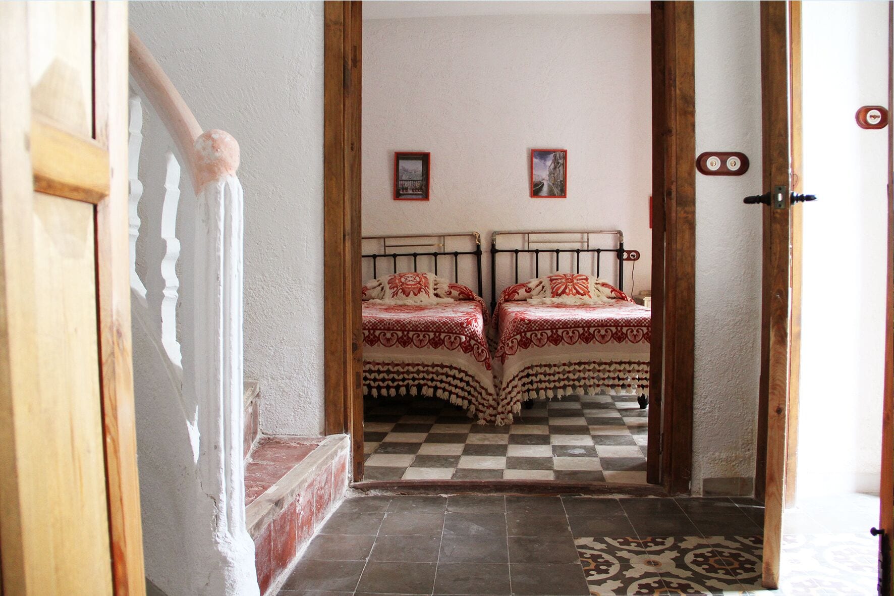 Castaño Apartment: the old house