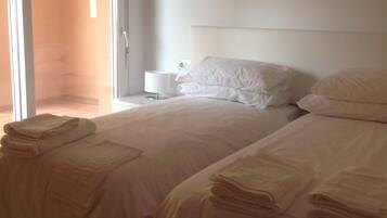 2 slaapkamers, een strijkplank/strijkijzer, wifi, beddengoed