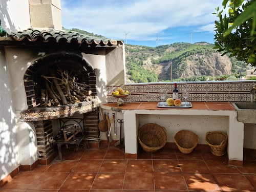 Parador del Silo (Alhambra, beach, snow and Alpujarra) Air Conditioning and Wifi