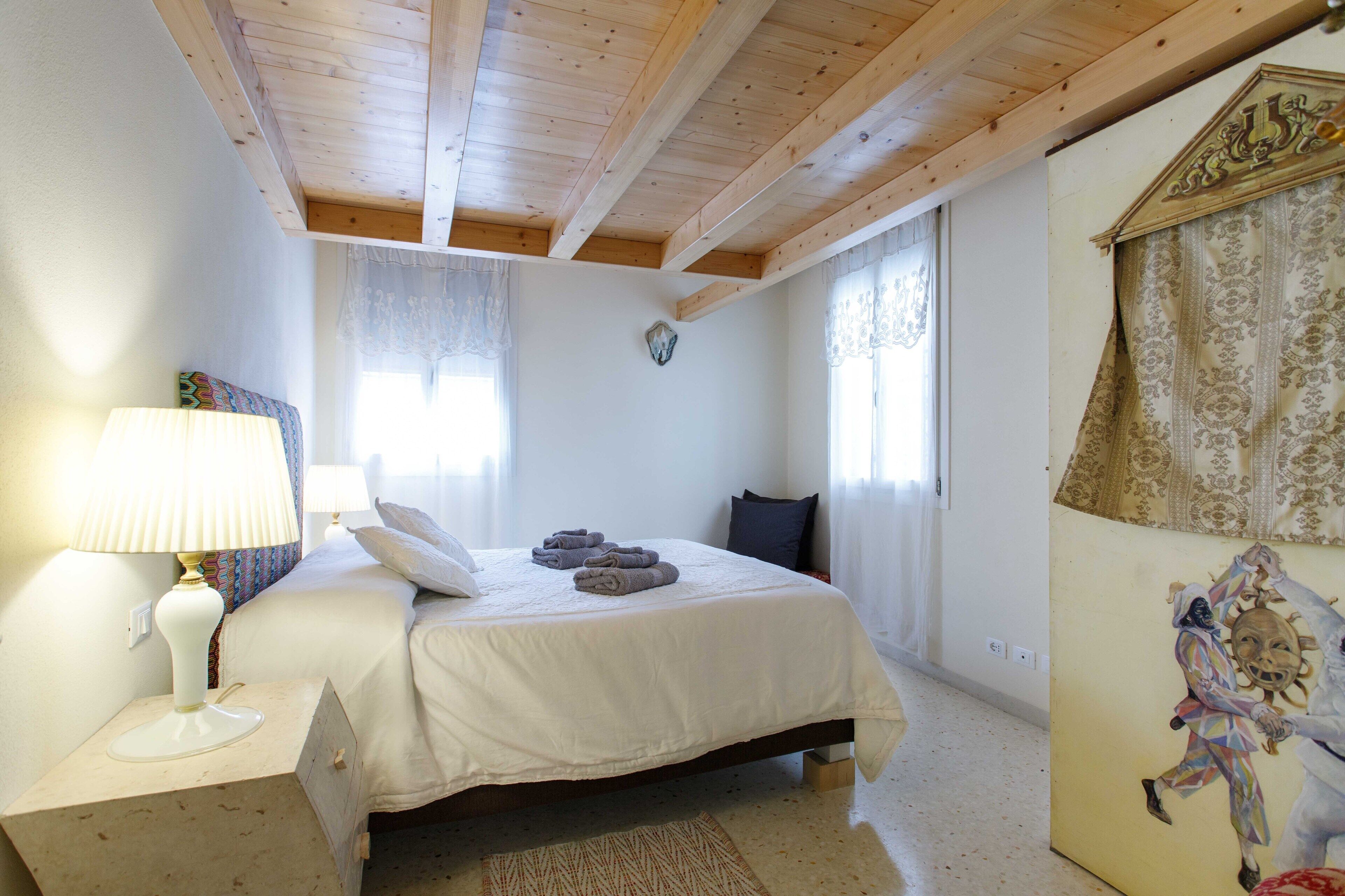 Stylish place ideal for the Biennale in Venice. A short walk from St Mark's 