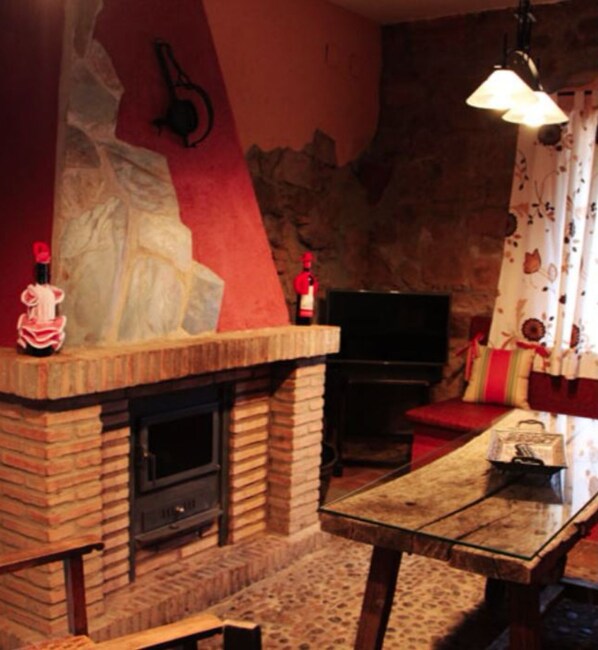 Télévision, cheminée