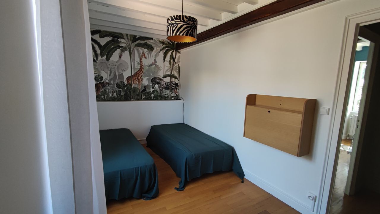 Rent golden stone house in Sarcey in Beaujolais 12 places