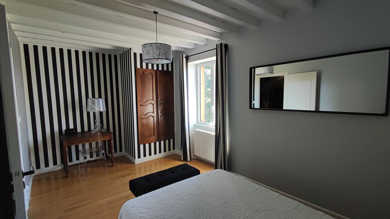 Rent golden stone house in Sarcey in Beaujolais 12 places