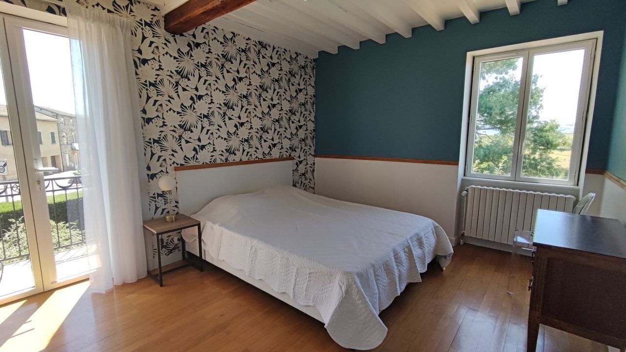 Rent golden stone house in Sarcey in Beaujolais 12 places