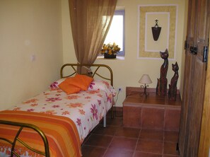 2 chambres, fer et planche à repasser, Wi-Fi, draps fournis