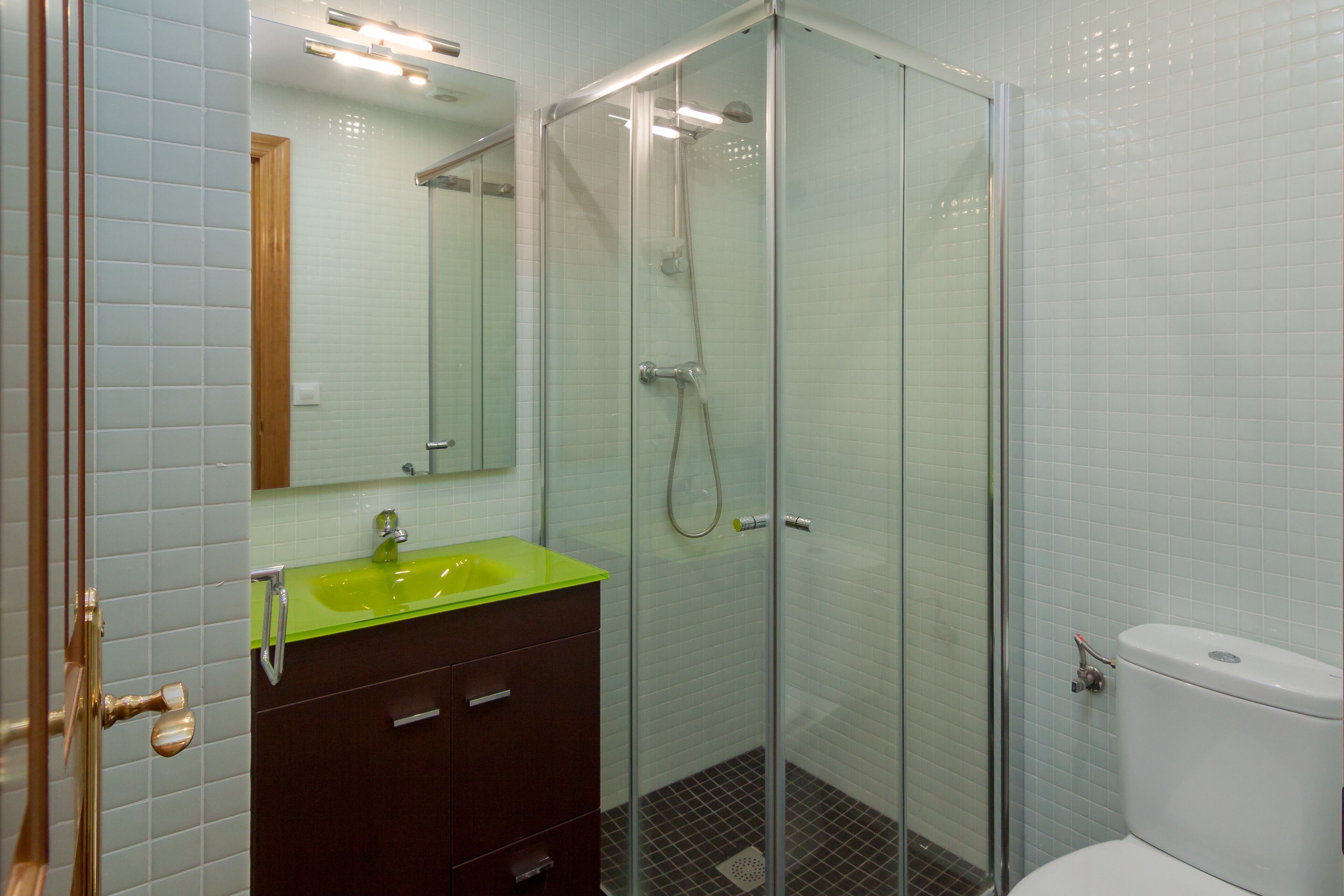 Dusche, Haartrockner, Bidet, Handtücher