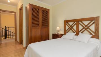 3 Schlafzimmer, Bügeleisen/Bügelbrett, Reisekinderbett, kostenloses WLAN