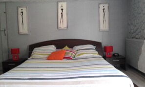 4 bedrooms, iron/ironing board, WiFi